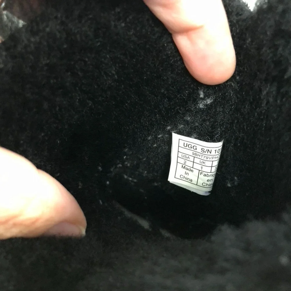 Ugg Bailey Button‎ II Boots Girls 2 Black Suede Shearling Lined Pull On Winter